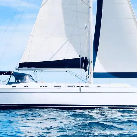بوتيل Barca A Vela Delfina *
