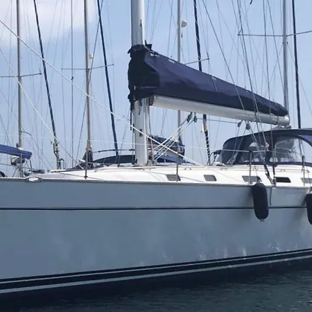بوتيل Barca A Vela Delfina *