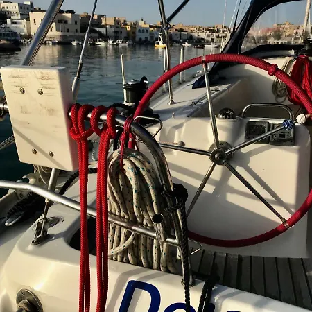 Barca A Vela Delfina بوتيل لامبيدوزا